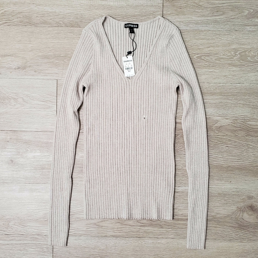 NWT Express sz Small oatmeal color v neck casual ribbed sweater classic Fall